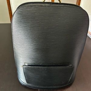 Authentic LV. In good condition/ i used  it few times.